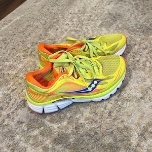 Saucony Women's Size 7 Natural Series Kinvara 5
Running Shoes Sneakers Neon GUC